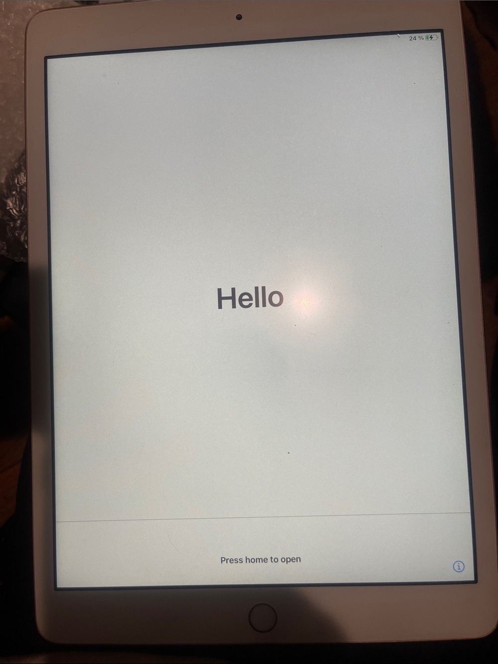 Apple rose gold color 8 generationTablet with Home Button - Bright Touchscreen